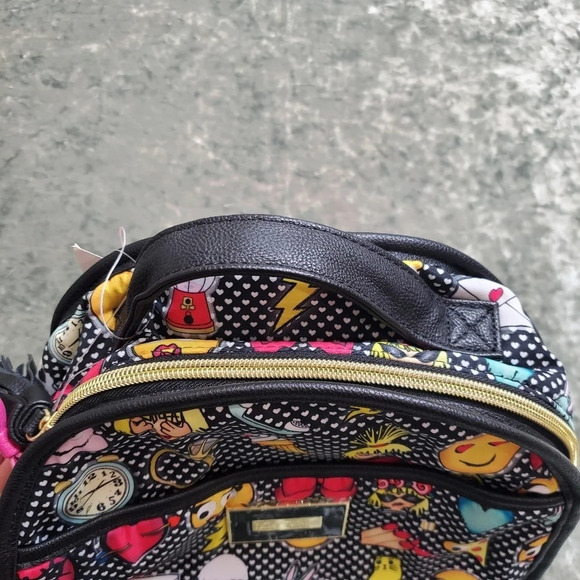 Betsey Johnson Emoji Train Case - Picture 8 of 9